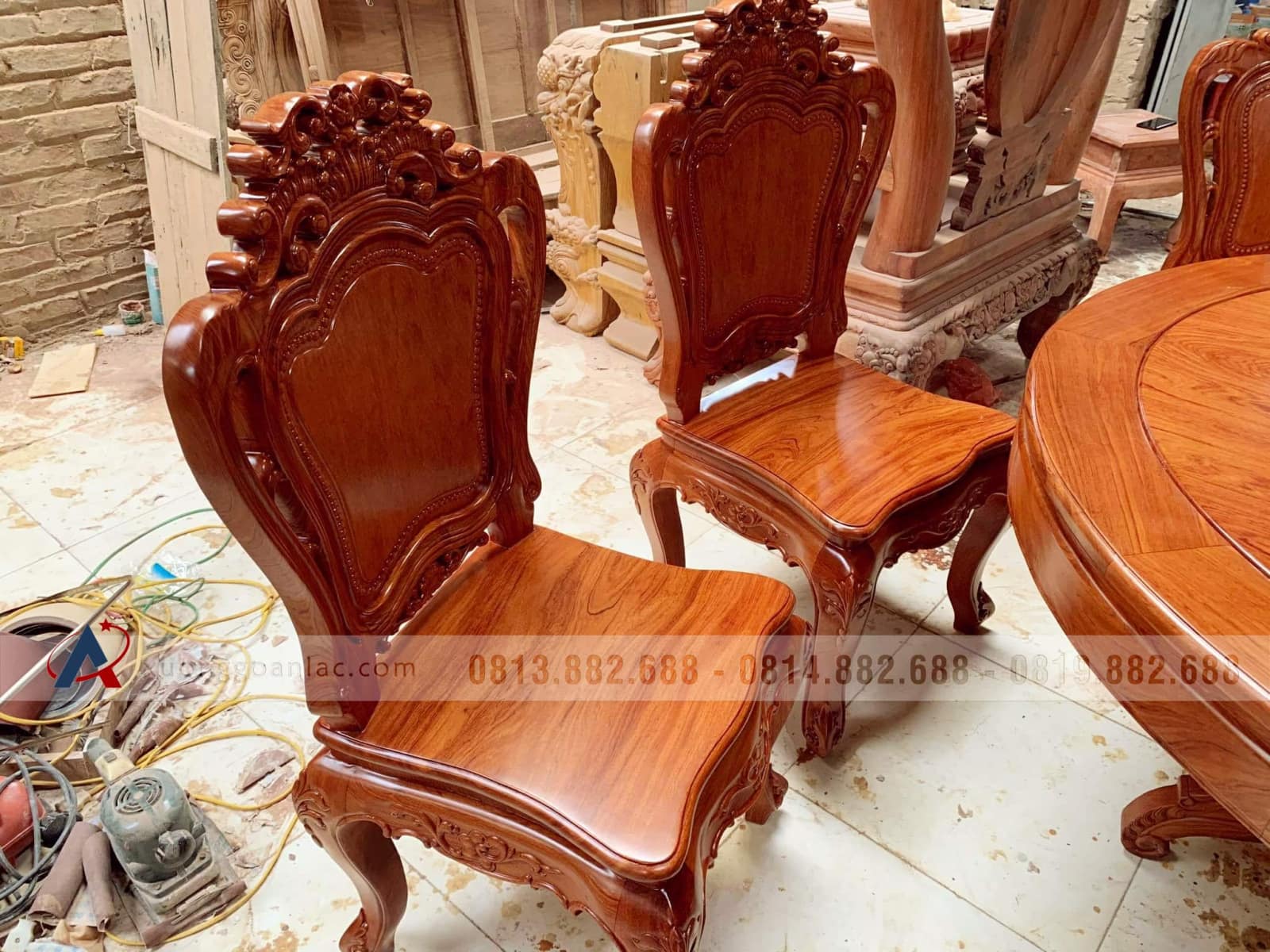 Bộ bàn ăn tròn 8 ghế hoa lá tây gỗ hương đá (Anh Mẫn, Đà Nẵng) 18 bàn ghế ăn gỗ hương đá mặt liền