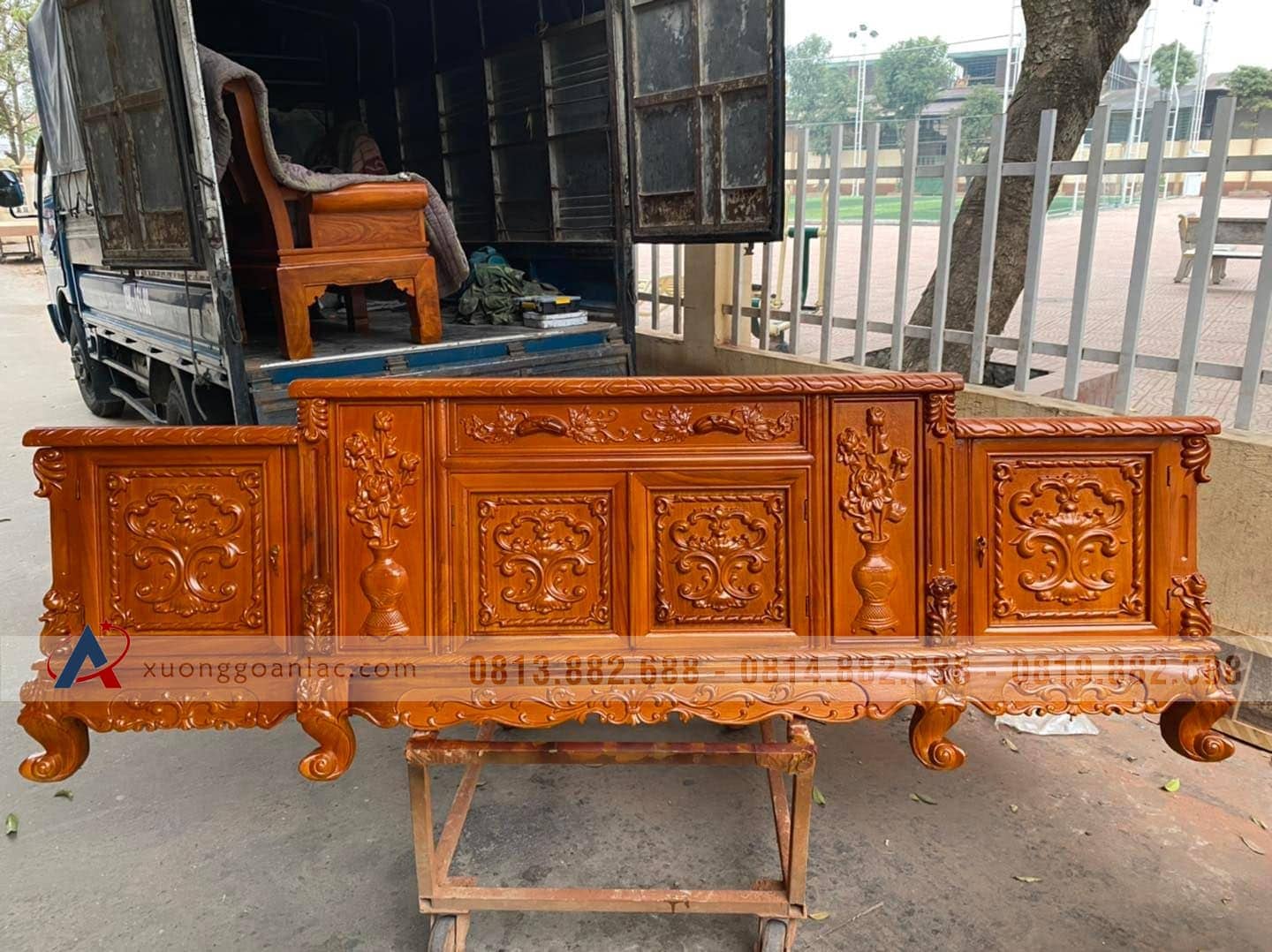 Kệ tivi 2m4 mẫu louis hoàng gia hàng dày dặn gỗ gõ đỏ (Anh Trường, Phú Thọ) 8 Kệ tivi 2m4 mẫu louis hoàng gia hàng dày dặn gỗ gõ đỏ