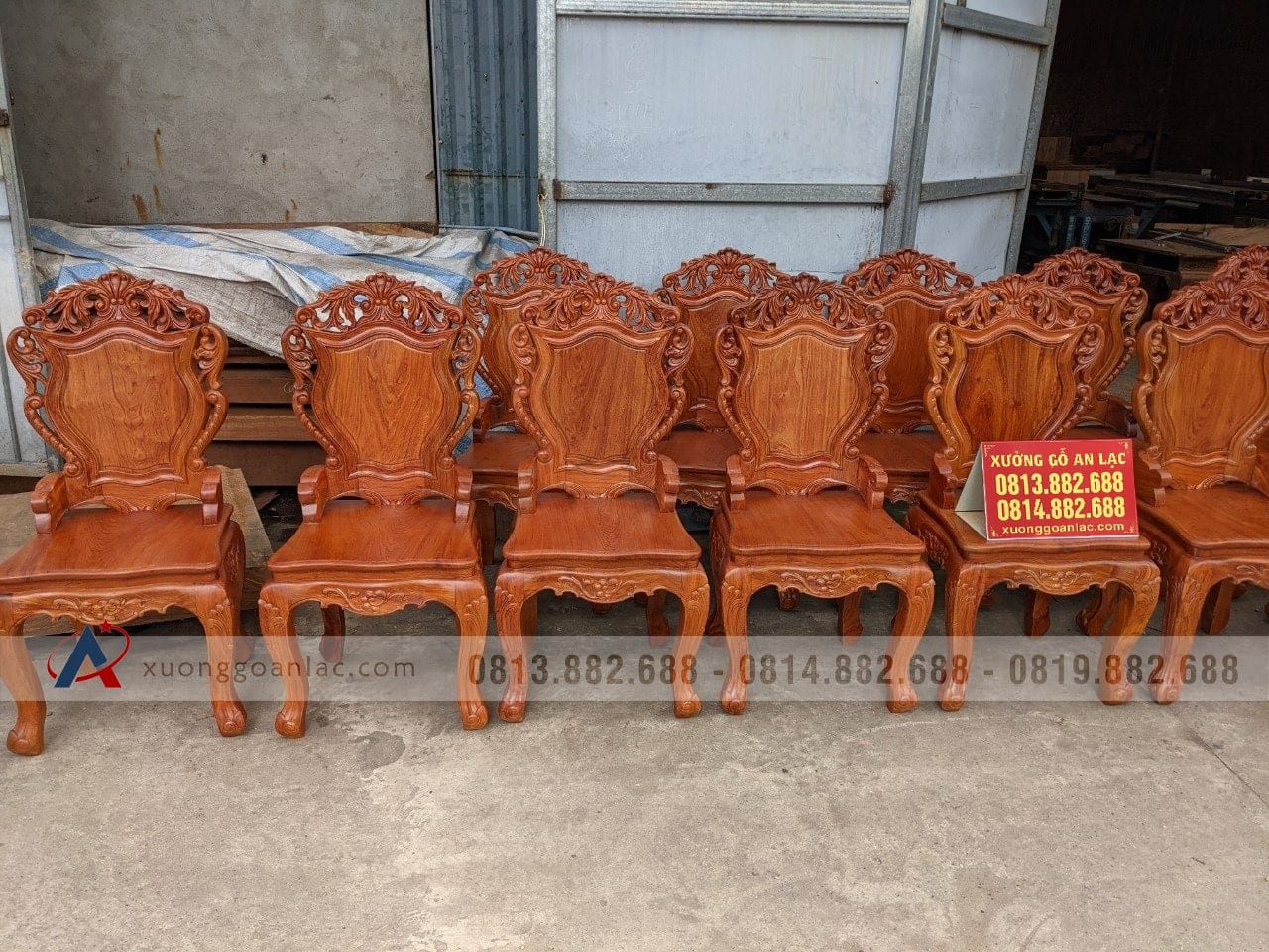 Mẫu ghế ăn gỗ hương đá đục hoa lá tây mặt ván tràn bo cong 15 ghế ăn louis hoa lá tây có tay