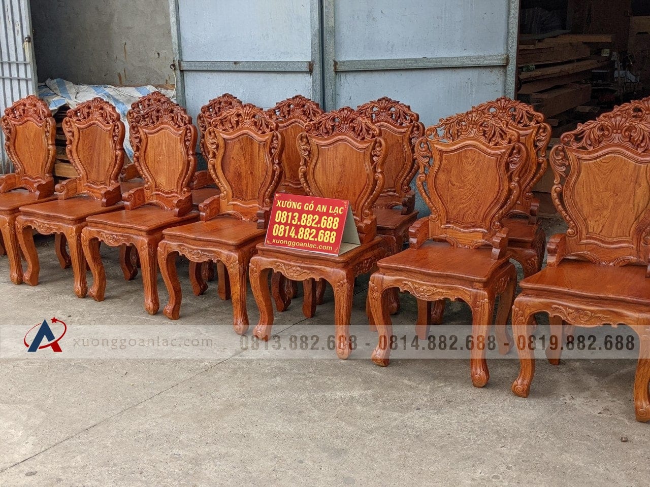 Mẫu ghế ăn gỗ hương đá đục hoa lá tây mặt ván tràn bo cong 5 Mẫu ghế ăn gỗ hương đá đục hoa lá tây mặt ván tràn bo cong - Ảnh 5