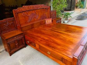 Bàn giao giường phu thê viên mãn gỗ gõ đỏ 1m8x2m 14 Mẫu giường phu thê viên mãn gỗ gõ đỏ 1m8x2m
