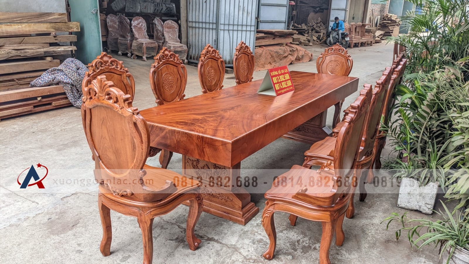 Siêu phẩm bàn ăn gỗ hương đá nguyên khối 10 ghế hàng siêu vân (Chị Sánh, Nam Định) 18 bàn ăn gỗ hương đá nguyên khối