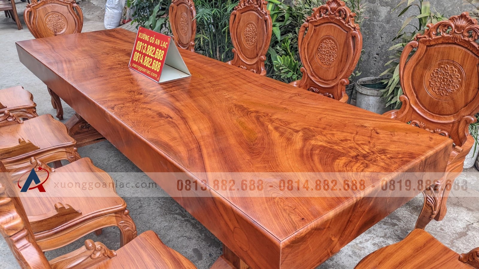 Siêu phẩm bàn ăn gỗ hương đá nguyên khối 10 ghế hàng siêu vân (Chị Sánh, Nam Định) 4 Siêu phẩm bàn ăn gỗ hương đá nguyên khối 10 ghế hàng siêu vân (Chị Sánh, Nam Định) - Ảnh 4
