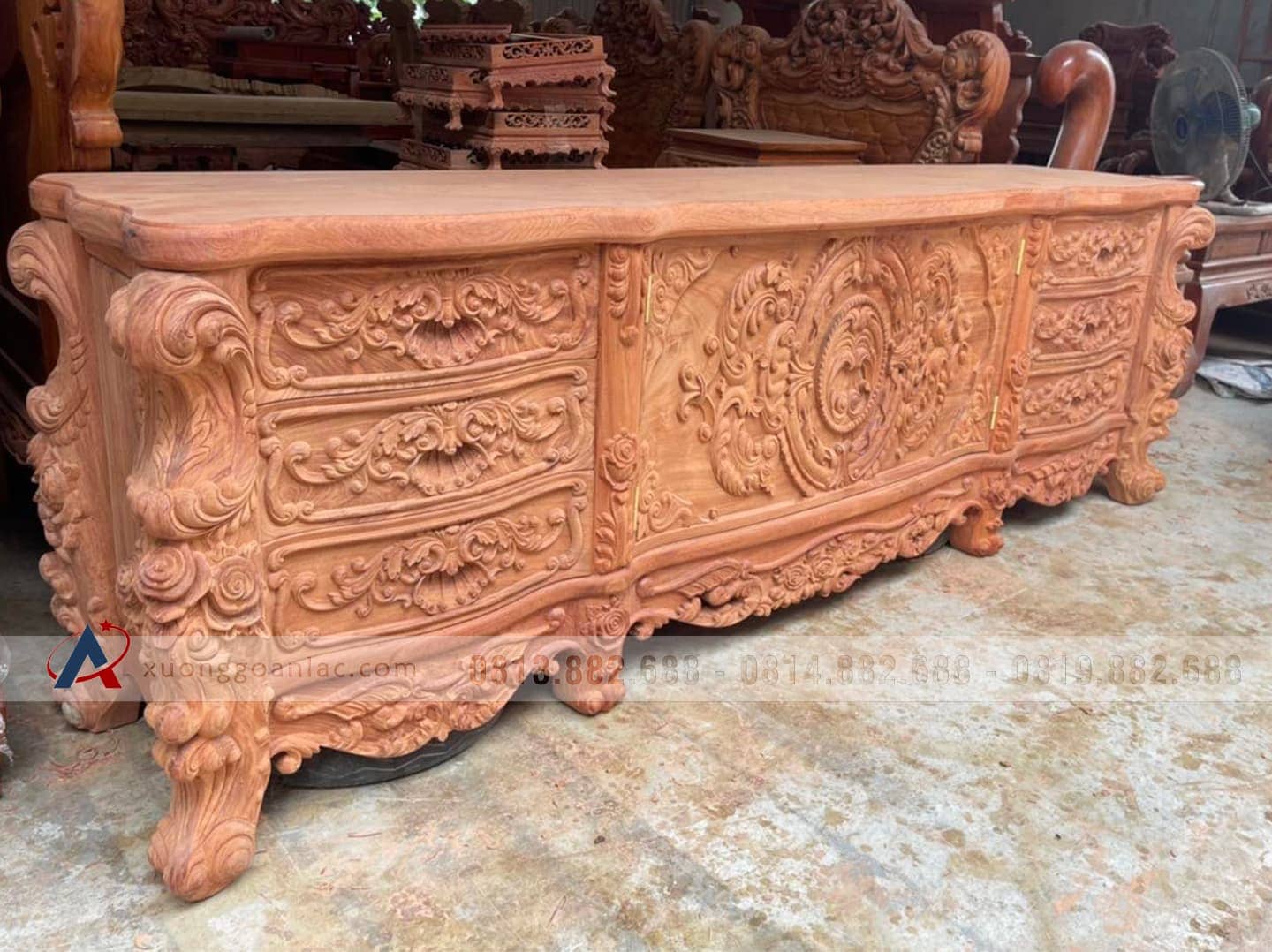 Kệ tivi Hoàng Gia VIP 2m37 đục chạm tinh xảo gỗ hương đá (anh Hiền, Bắc Ninh) 17 Kệ tivi Hoàng Gia 2m4 gỗ hương đá