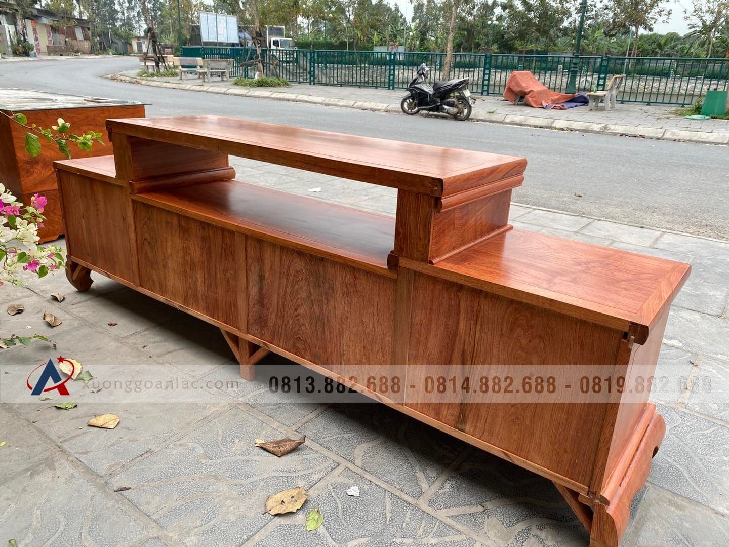 Kệ tivi sofa trơn 2m4 gỗ hương đá (chú Thịnh, Hà Nội) 27 kệ tivi gỗ hương đá