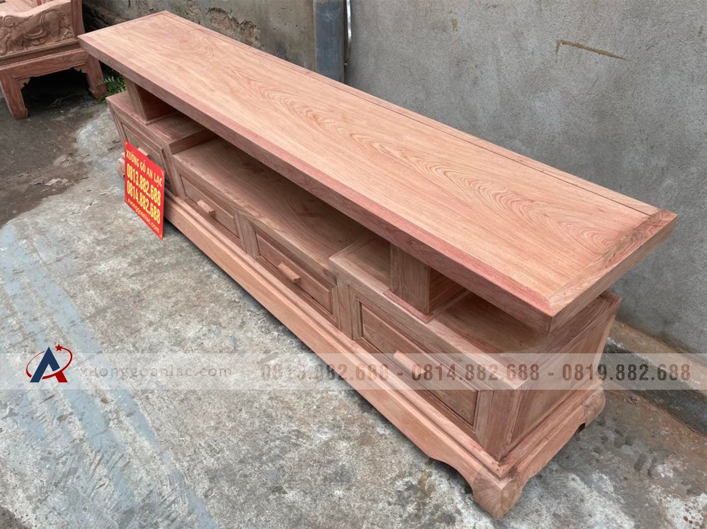 Kệ tivi vát 2m60 gỗ hương đá ván mặt liền tấm (anh Hòa, Thái Nguyên) 13 Kệ tivi vát gỗ hương đá ván mặt liền tấm
