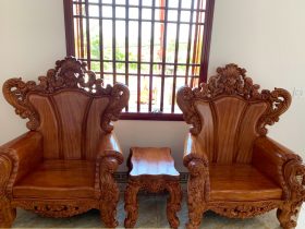 ghế dài đục hoa lá tây vách nguyên khối