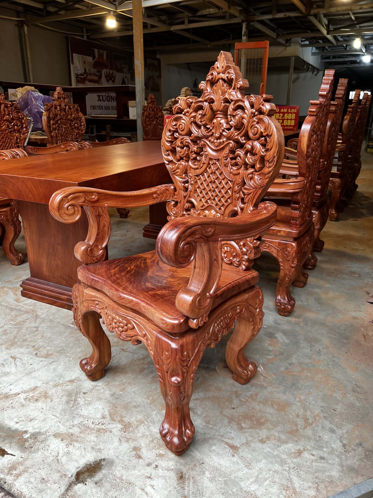 2 bộ bàn ăn nguyên khối 6 ghế hoàng gia vip gỗ hương đá (Anh Tuệ, Hà Tĩnh) 17 ghế ăn hoàng gia gỗ hương đá