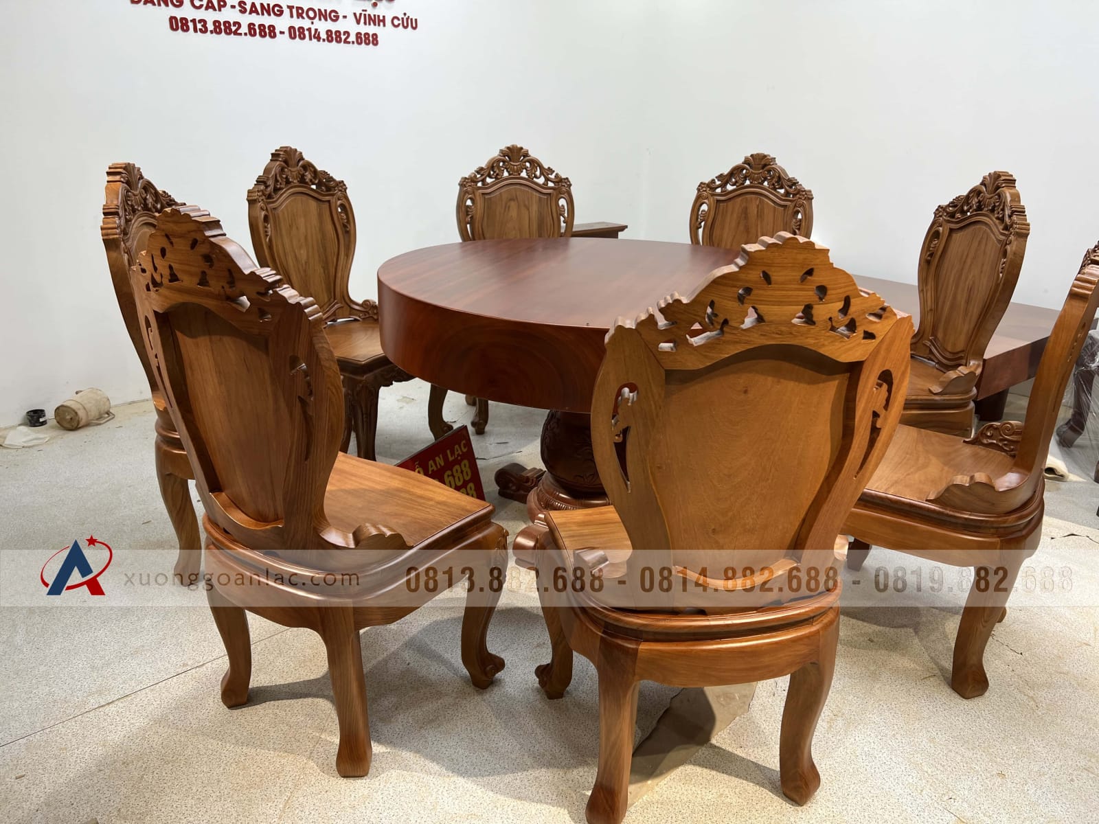 Bộ bàn ăn tròn gõ đỏ nguyên khối 8 ghế louis có tay (Chú Hùng, Hải Dương) 5 Bộ bàn ăn tròn gõ đỏ nguyên khối 8 ghế louis có tay (Chú Hùng, Hải Dương) - Ảnh 5
