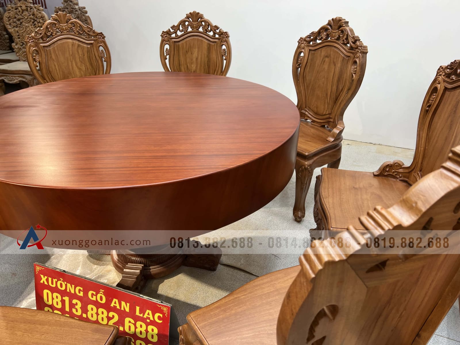 Bộ bàn ăn tròn gõ đỏ nguyên khối 8 ghế louis có tay (Chú Hùng, Hải Dương) 7 Bộ bàn ăn tròn gõ đỏ nguyên khối 8 ghế louis có tay (Chú Hùng, Hải Dương) - Ảnh 7