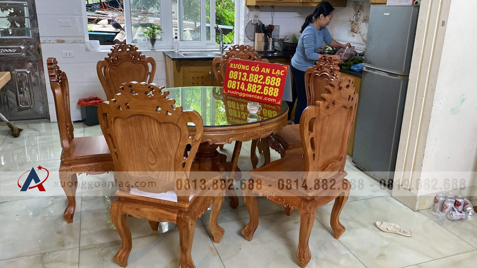 Bộ bàn ăn tròn 6 ghế Louis hoa lan tây gỗ gõ đỏ (Chị Huyền, Gia Lâm, Hà Nội) 4 Bộ bàn ăn tròn 6 ghế Louis hoa lan tây gỗ gõ đỏ (Chị Huyền, Gia Lâm, Hà Nội) - Ảnh 4