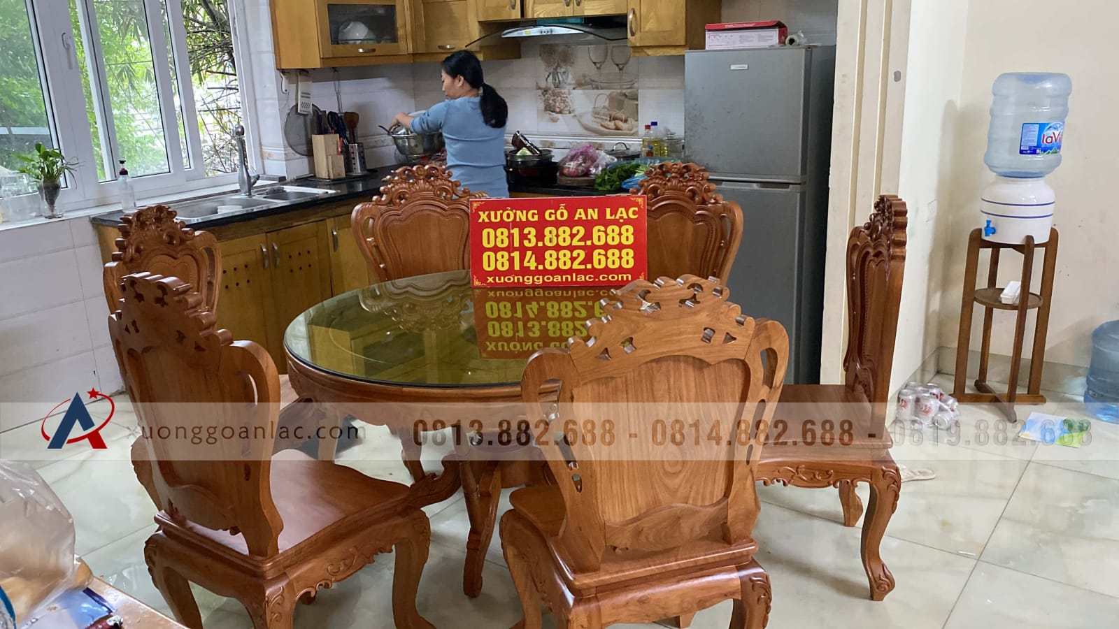 Bộ bàn ăn tròn 6 ghế Louis hoa lan tây gỗ gõ đỏ (Chị Huyền, Gia Lâm, Hà Nội) 5 Bộ bàn ăn tròn 6 ghế Louis hoa lan tây gỗ gõ đỏ (Chị Huyền, Gia Lâm, Hà Nội) - Ảnh 5