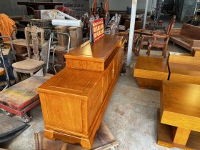 kệ tivi gỗ gõ đỏ