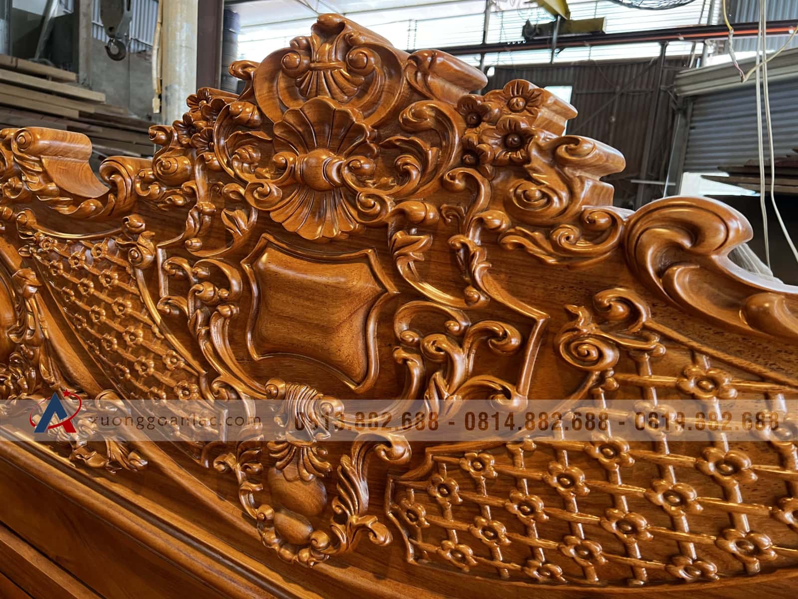 Giường Hoàng Gia hoa Lan Tây gỗ gõ đỏ (anh Vượng, Quảng Ninh) 3 Giường Hoàng Gia hoa Lan Tây gỗ gõ đỏ (anh Vượng, Quảng Ninh) - Ảnh 3