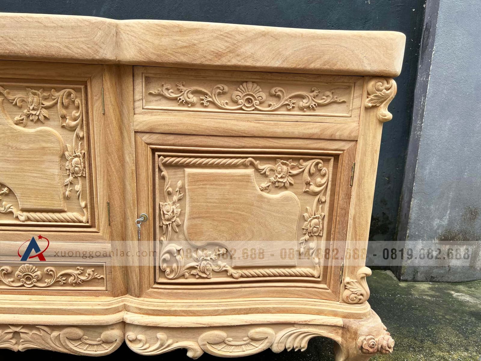 Kệ tivi Hoàng Gia Louis 2m4 nguyên khối gỗ Gõ Đỏ Nam Phi (anh Quân, Khánh Hòa) 27 kệ tivi gỗ gõ đỏ mẫu hoàng gia nguyên khối