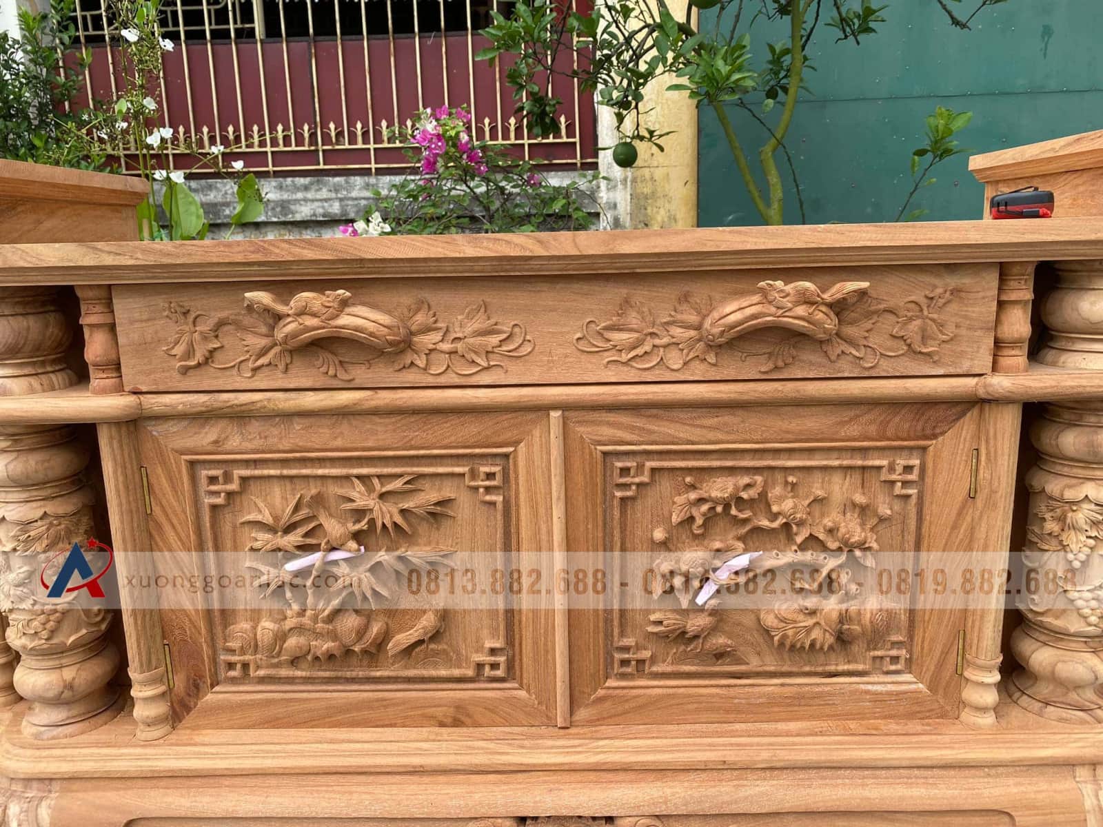 Kệ tivi cột nho vip đục tay 100% 2m4 gỗ gõ đỏ (anh Thập, Thái Bình) 34 kệ tivi cột nho con sóc gỗ gõ