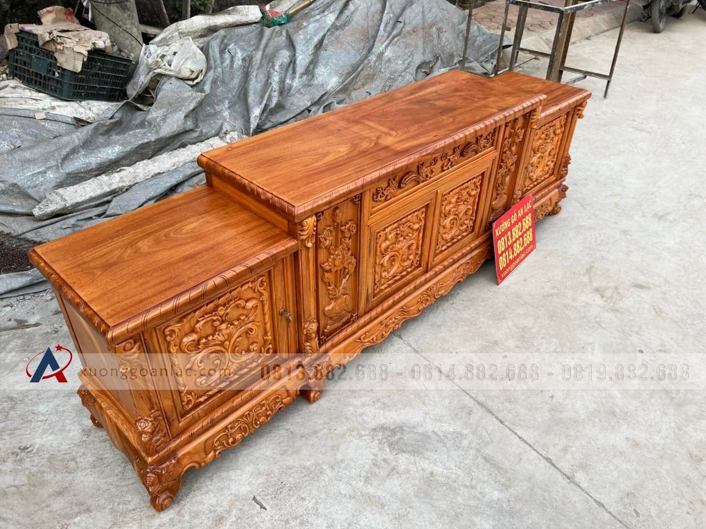 Kệ mõ lồi 2m40 đục hoa hồng gỗ gõ đỏ (anh Huy, Thái Bình) 13 kệ tivi mõ lồi mẫu hoa hồng