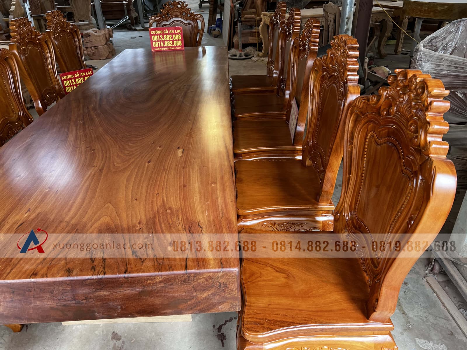 Bộ bàn ăn nguyên khối 300x99x15cm và 12 ghế louis siêu vip (Anh Trường, Khánh Hòa) 3 Bộ bàn ăn nguyên khối 300x99x15cm và 12 ghế louis siêu vip (Anh Trường, Khánh Hòa) - Ảnh 3