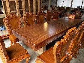 Bàn ăn 12 ghế louis và bàn gỗ nguyên khối
