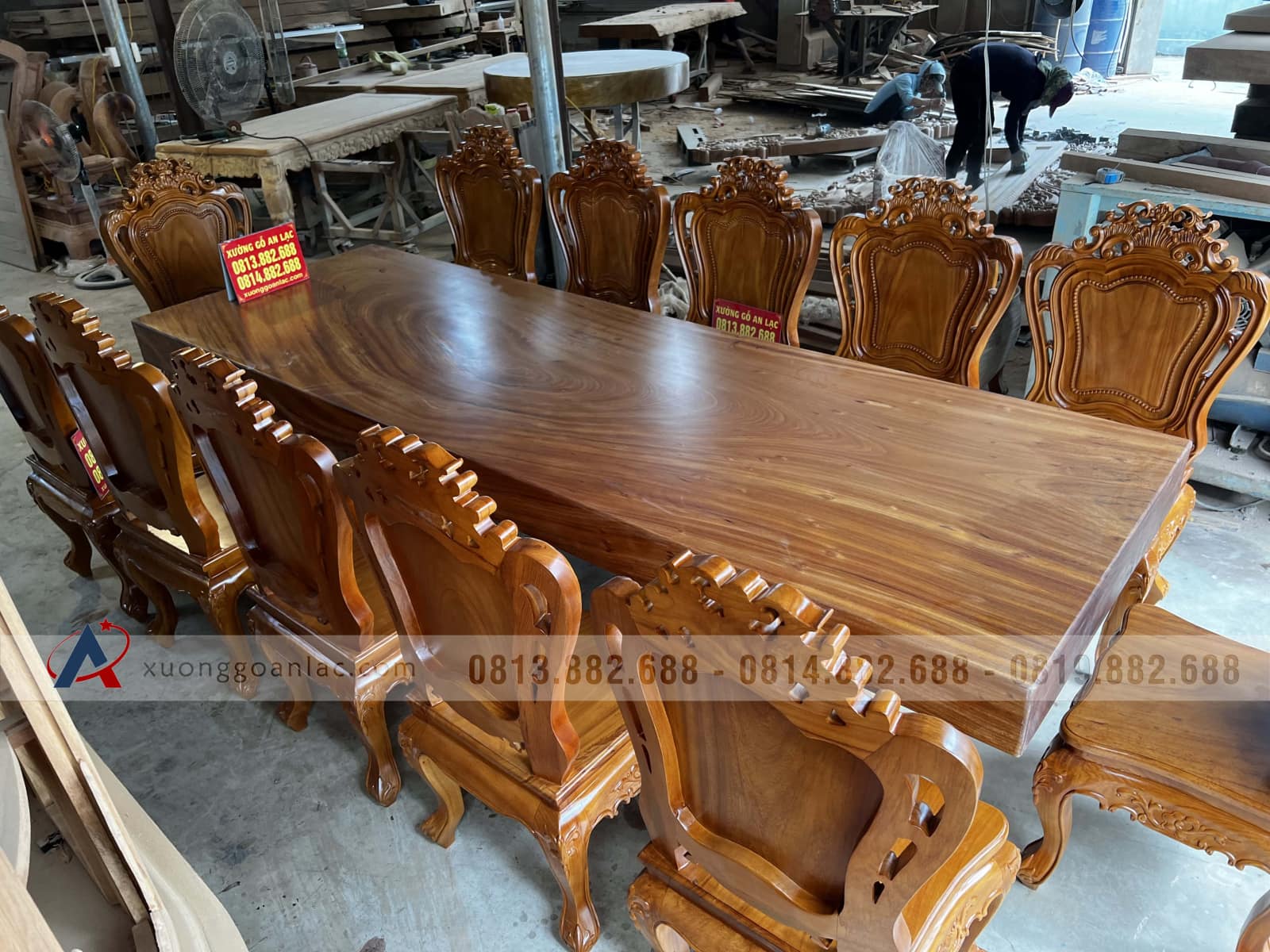 Bộ bàn ăn nguyên khối 300x99x15cm và 12 ghế louis siêu vip (Anh Trường, Khánh Hòa) 19 bàn ăn nguyên khối gỗ gõ đỏ siêu vip