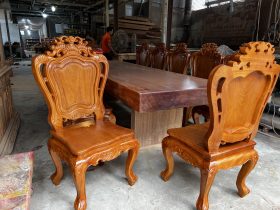 Bộ bàn ăn nguyên khối 300x99x15cm và 12 ghế louis siêu vip (Anh Trường, Khánh Hòa) 15 bàn ăn nguyên khối gỗ gõ đỏ