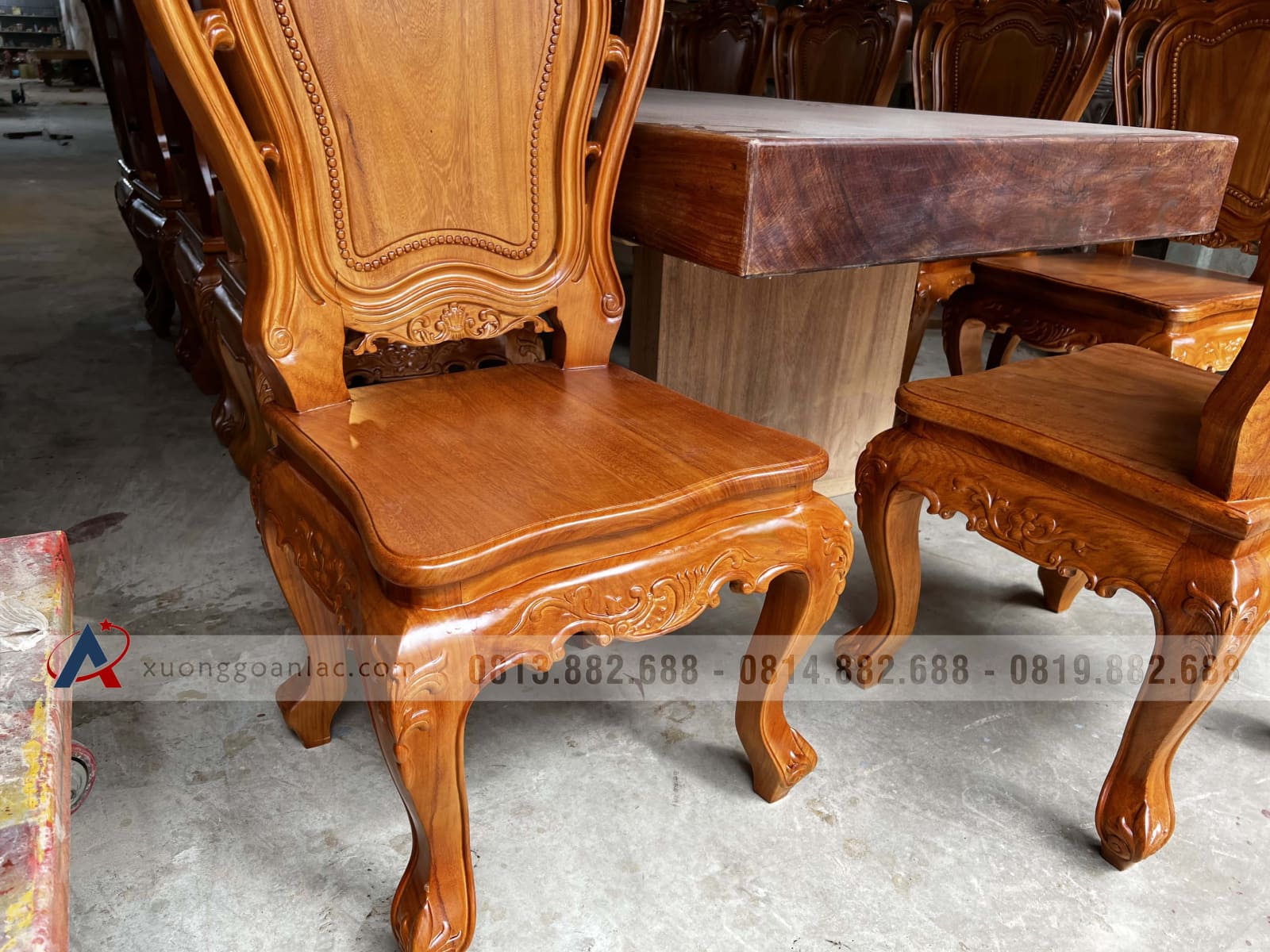 Bộ bàn ăn nguyên khối 300x99x15cm và 12 ghế louis siêu vip (Anh Trường, Khánh Hòa) 9 Bộ bàn ăn nguyên khối 300x99x15cm và 12 ghế louis siêu vip (Anh Trường, Khánh Hòa) - Ảnh 9