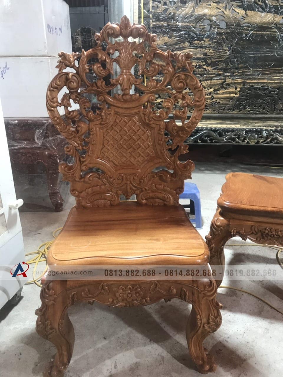 Bộ bàn ăn nguyên khối 12 ghế hoàng gia gỗ gõ đỏ siêu vip (Anh Thuyết, Đà Nẵng) 15 ghế louis hoàng gia