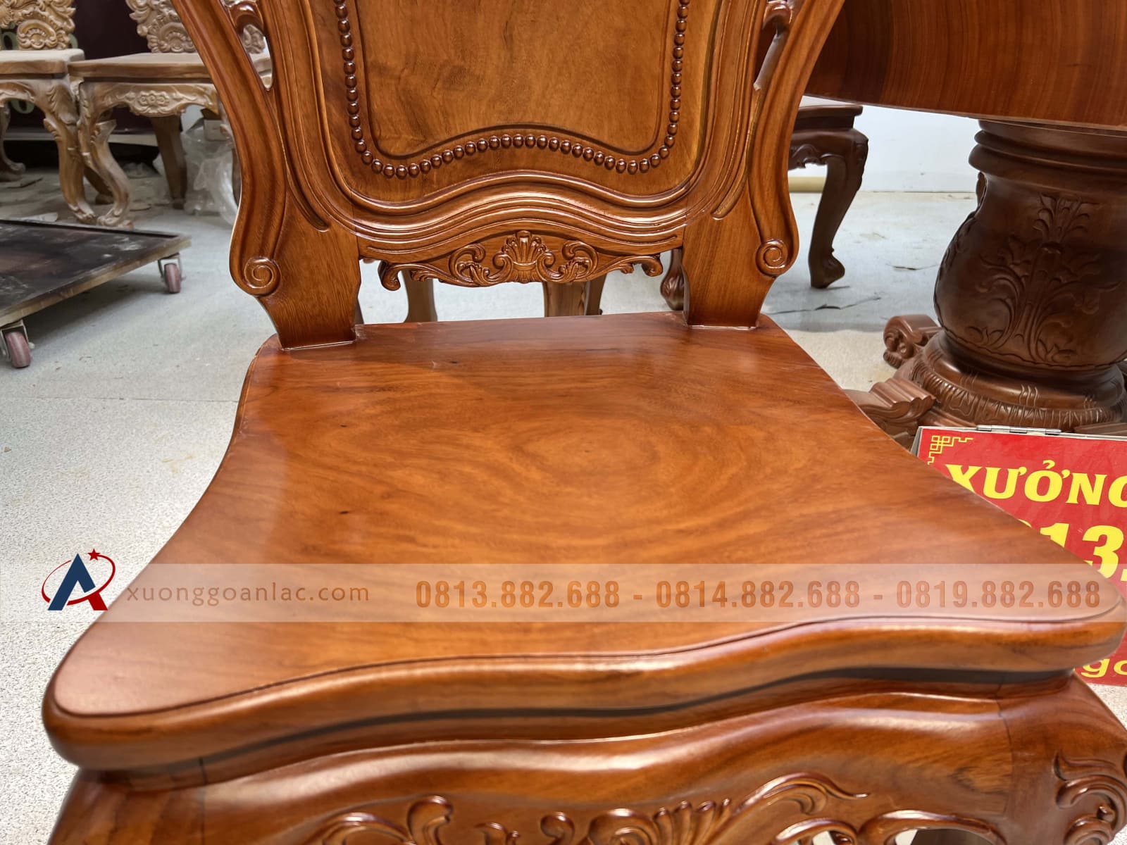 Bộ bàn ăn tròn nguyên khối 6 ghế hoa lá tây gỗ gõ đỏ (Anh Lợi, Hồ Chí Minh) 8 ghế ăn mặt liền tấm