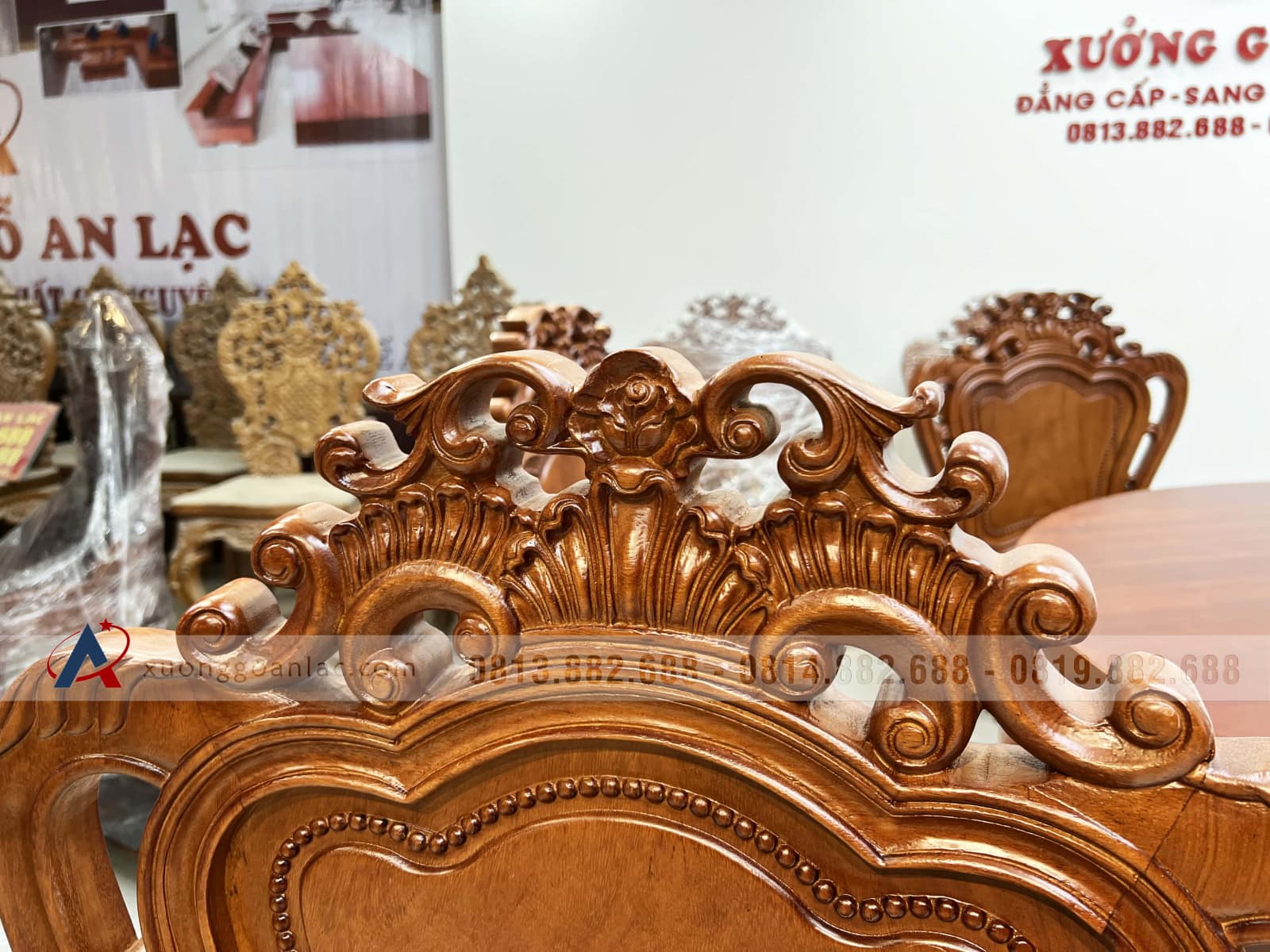 Bộ bàn ăn tròn nguyên khối 6 ghế hoa lá tây gỗ gõ đỏ (Anh Lợi, Hồ Chí Minh) 36 ghế ăn hoa lá tây