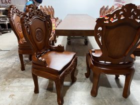 Bộ bàn ăn nguyên khối 4m và 16 ghế louis có tay (Anh Hưởng, Quảng Ninh) 21 ghế louis hoa lá tây có tay gỗ gõ đỏ