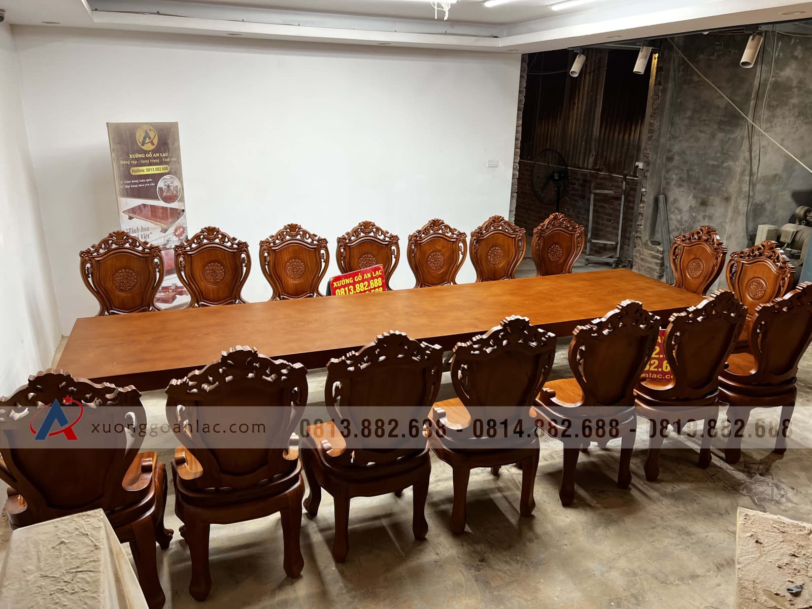 Bộ bàn ăn nguyên khối 4m và 16 ghế louis có tay (Anh Hưởng, Quảng Ninh) 22 bộ bàn ăn nguyên khối 4m và 16 ghế louis có tay
