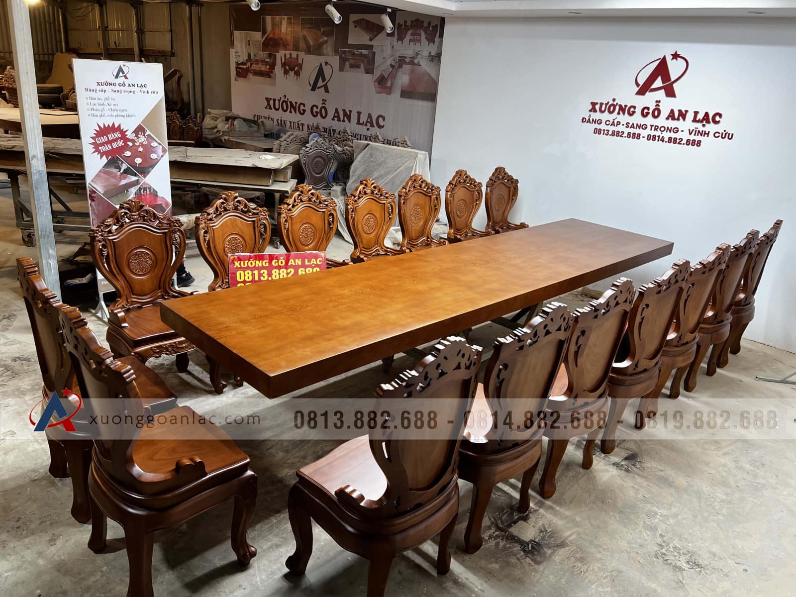 Bộ bàn ăn nguyên khối 4m và 16 ghế louis có tay (Anh Hưởng, Quảng Ninh) 24 bàn ăn gỗ gõ đỏ nguyên khối cao cấp