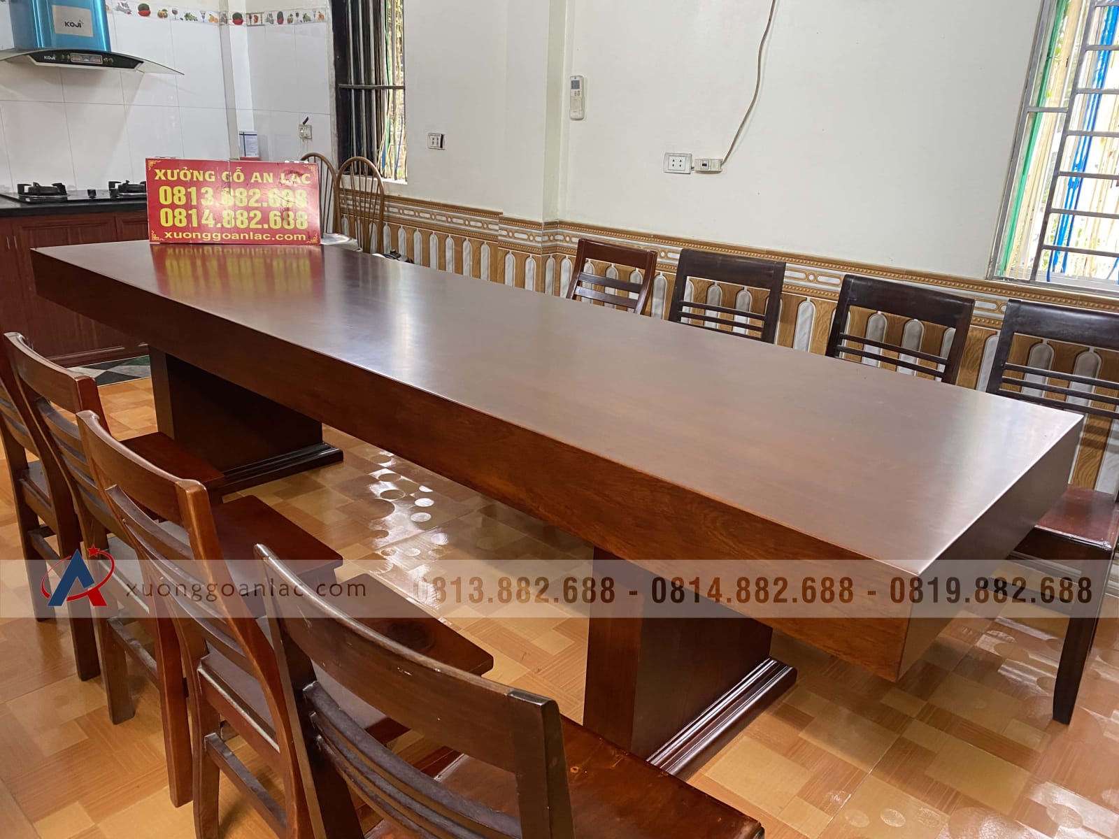 Bàn ăn nguyên khối gỗ gõ đỏ 300x90x15cm (Anh Thái, Hưng Yên) 14 bàn ăn nguyên khối gỗ gõ đỏ cao cấp
