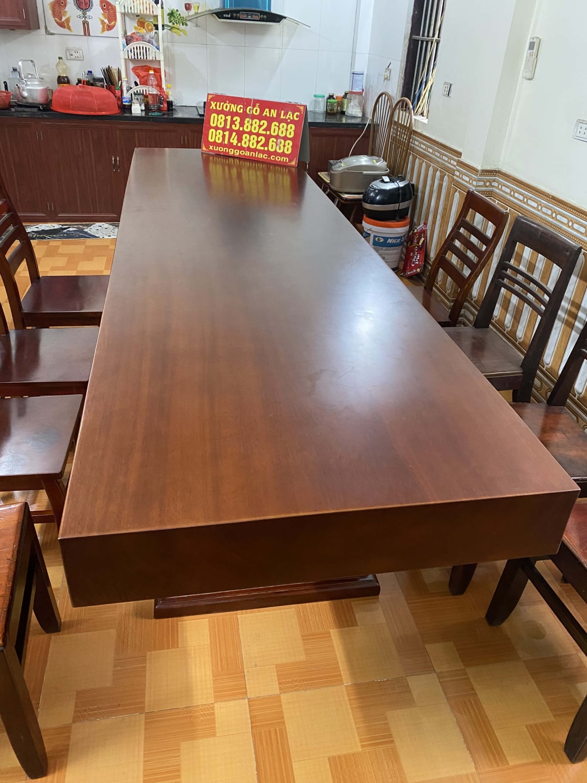 Bàn ăn nguyên khối gỗ gõ đỏ 300x90x15cm (Anh Thái, Hưng Yên) 5 Bàn ăn nguyên khối gỗ gõ đỏ 300x90x15cm (Anh Thái, Hưng Yên) - Ảnh 5