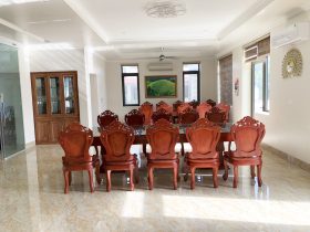 Bàn giao 2 bộ bàn ăn nguyên khối 10 ghế louis có tay gỗ gõ đỏ (Bác Thành, Hà Nam) 31 bàn ăn nguyên khối gỗ gõ đỏ tự nhiên đẳng cấp cho phòng bếp gia đình