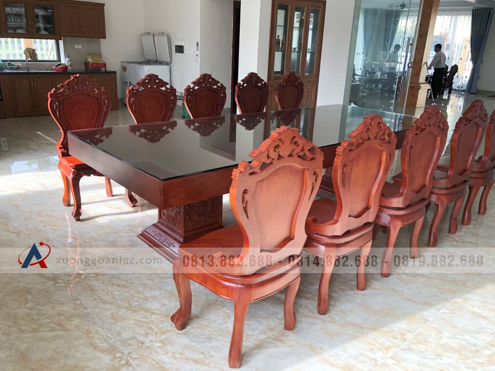 Bàn giao 2 bộ bàn ăn nguyên khối 10 ghế louis có tay gỗ gõ đỏ (Bác Thành, Hà Nam) 5 Bàn giao 2 bộ bàn ăn nguyên khối 10 ghế louis có tay gỗ gõ đỏ (Bác Thành, Hà Nam) - Ảnh 5