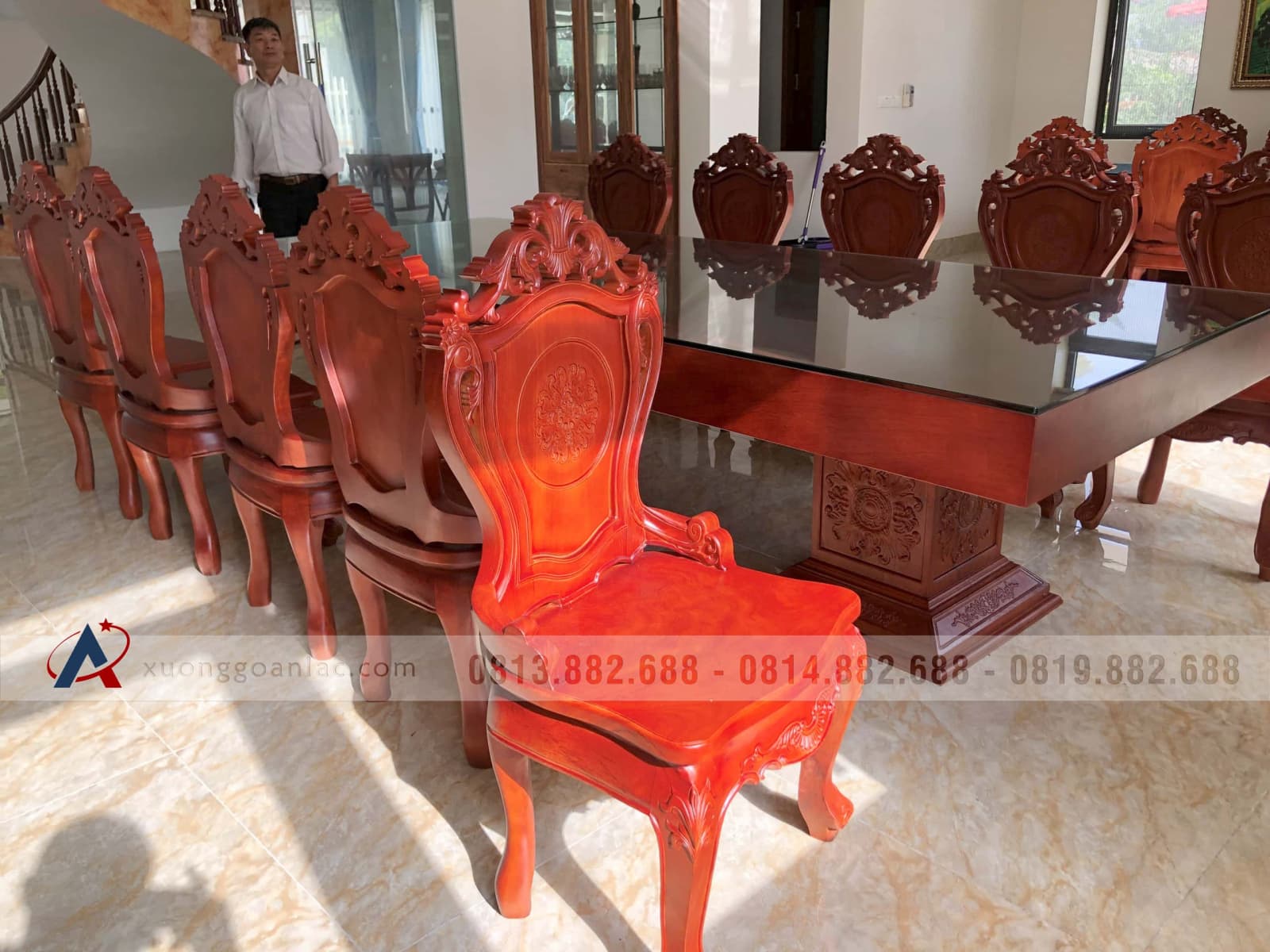 Bàn giao 2 bộ bàn ăn nguyên khối 10 ghế louis có tay gỗ gõ đỏ (Bác Thành, Hà Nam) 14 Bàn giao 2 bộ bàn ăn nguyên khối 10 ghế louis có tay gỗ gõ đỏ (Bác Thành, Hà Nam) - Ảnh 14