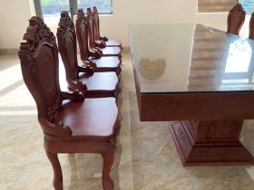 Bàn giao 2 bộ bàn ăn nguyên khối 10 ghế louis có tay gỗ gõ đỏ (Bác Thành, Hà Nam) 30 2 bo ban an 10 ghe nha bac Thanh Ha Nam 14