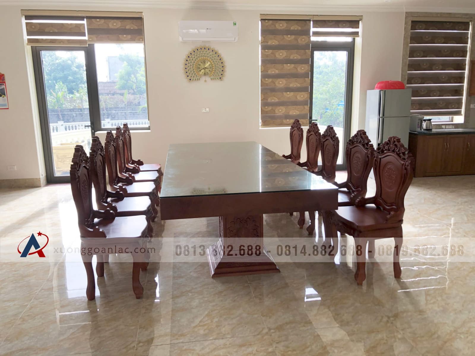 Bàn giao 2 bộ bàn ăn nguyên khối 10 ghế louis có tay gỗ gõ đỏ (Bác Thành, Hà Nam) 45 Bàn ăn nguyên khối cao cấp gỗ gõ đỏ tự nhiên phủ PU mà đỏ đô đẳng cấp