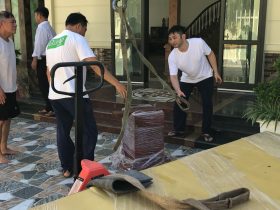 Bàn giao 2 bộ bàn ăn nguyên khối 10 ghế louis có tay gỗ gõ đỏ (Bác Thành, Hà Nam) 23 2 bo ban an 10 ghe nha bac Thanh Ha Nam 16