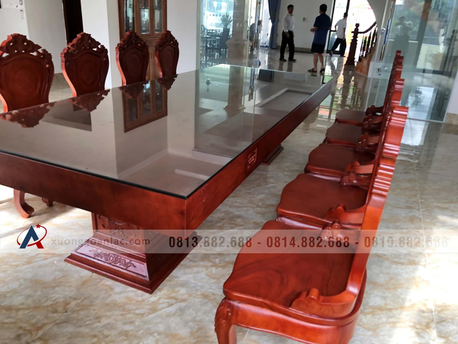Bàn giao 2 bộ bàn ăn nguyên khối 10 ghế louis có tay gỗ gõ đỏ (Bác Thành, Hà Nam) 8 Bàn giao 2 bộ bàn ăn nguyên khối 10 ghế louis có tay gỗ gõ đỏ (Bác Thành, Hà Nam) - Ảnh 8