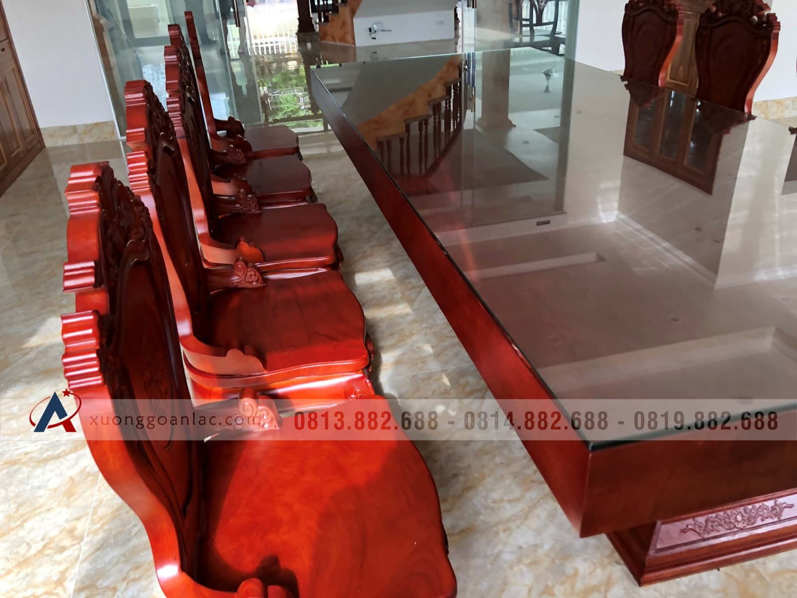 Bàn giao 2 bộ bàn ăn nguyên khối 10 ghế louis có tay gỗ gõ đỏ (Bác Thành, Hà Nam) 7 Bàn giao 2 bộ bàn ăn nguyên khối 10 ghế louis có tay gỗ gõ đỏ (Bác Thành, Hà Nam) - Ảnh 7