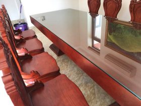 Bàn giao 2 bộ bàn ăn nguyên khối 10 ghế louis có tay gỗ gõ đỏ (Bác Thành, Hà Nam) 36 2 bo ban an 10 ghe nha bac Thanh Ha Nam 8