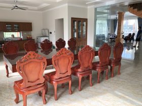 Bàn giao 2 bộ bàn ăn nguyên khối 10 ghế louis có tay gỗ gõ đỏ (Bác Thành, Hà Nam) 24 bàn làm việc gỗ gõ đỏ nguyên khối cao cấp