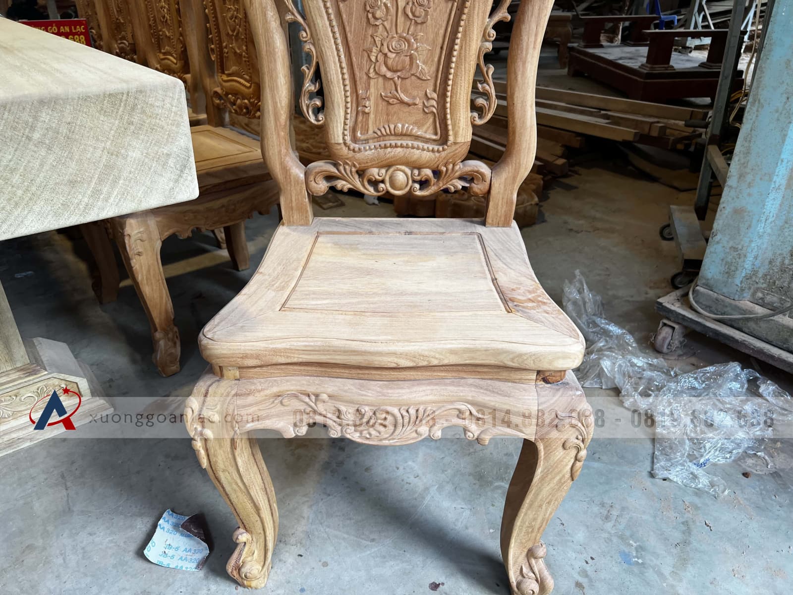 Nguyên mộc bộ bàn ăn 10 ghế bàn 300x100x15cm (Anh Bắc, Hải Dương) 14 Nguyên mộc bộ bàn ăn 10 ghế bàn 300x100x15cm (Anh Bắc, Hải Dương) - Ảnh 14