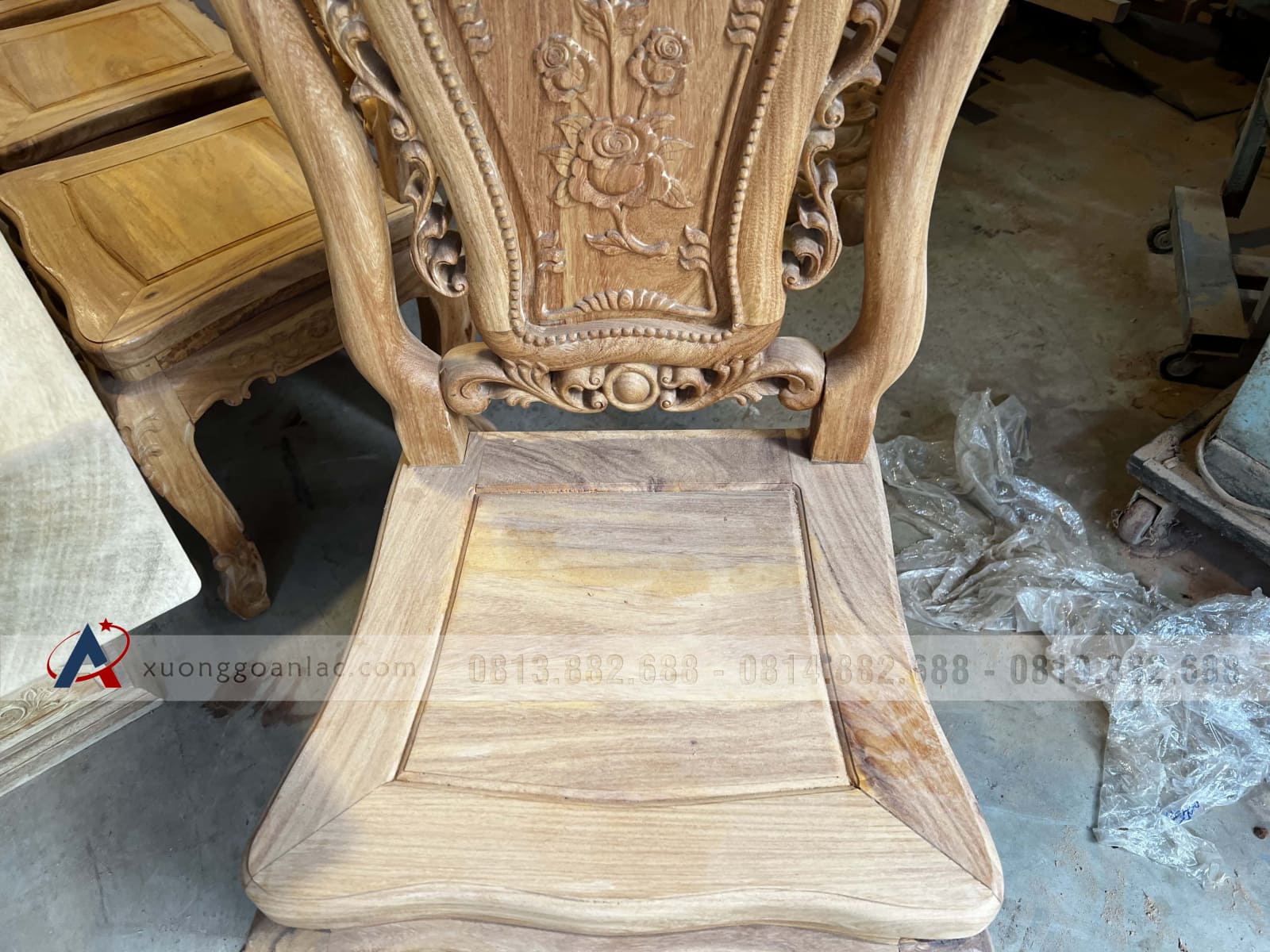 Nguyên mộc bộ bàn ăn 10 ghế bàn 300x100x15cm (Anh Bắc, Hải Dương) 15 ghế ăn mẫu hồng hạt gỗ gõ đỏ