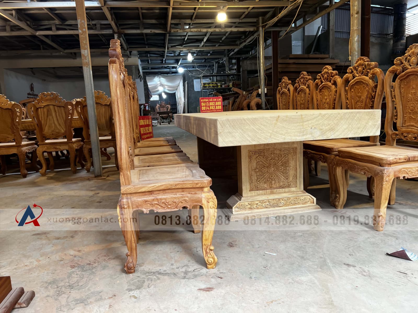 Nguyên mộc bộ bàn ăn 10 ghế bàn 300x100x15cm (Anh Bắc, Hải Dương) 36 bàn ăn nguyên khối gỗ gõ đỏ tự nhiên