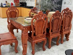 Bộ bàn ăn hoàng gia 8 ghế hồng hạt gỗ hương đá (Anh Quân, Bình Dương) 21 bàn ăn 8 ghế hồng hạt gỗ hương đá