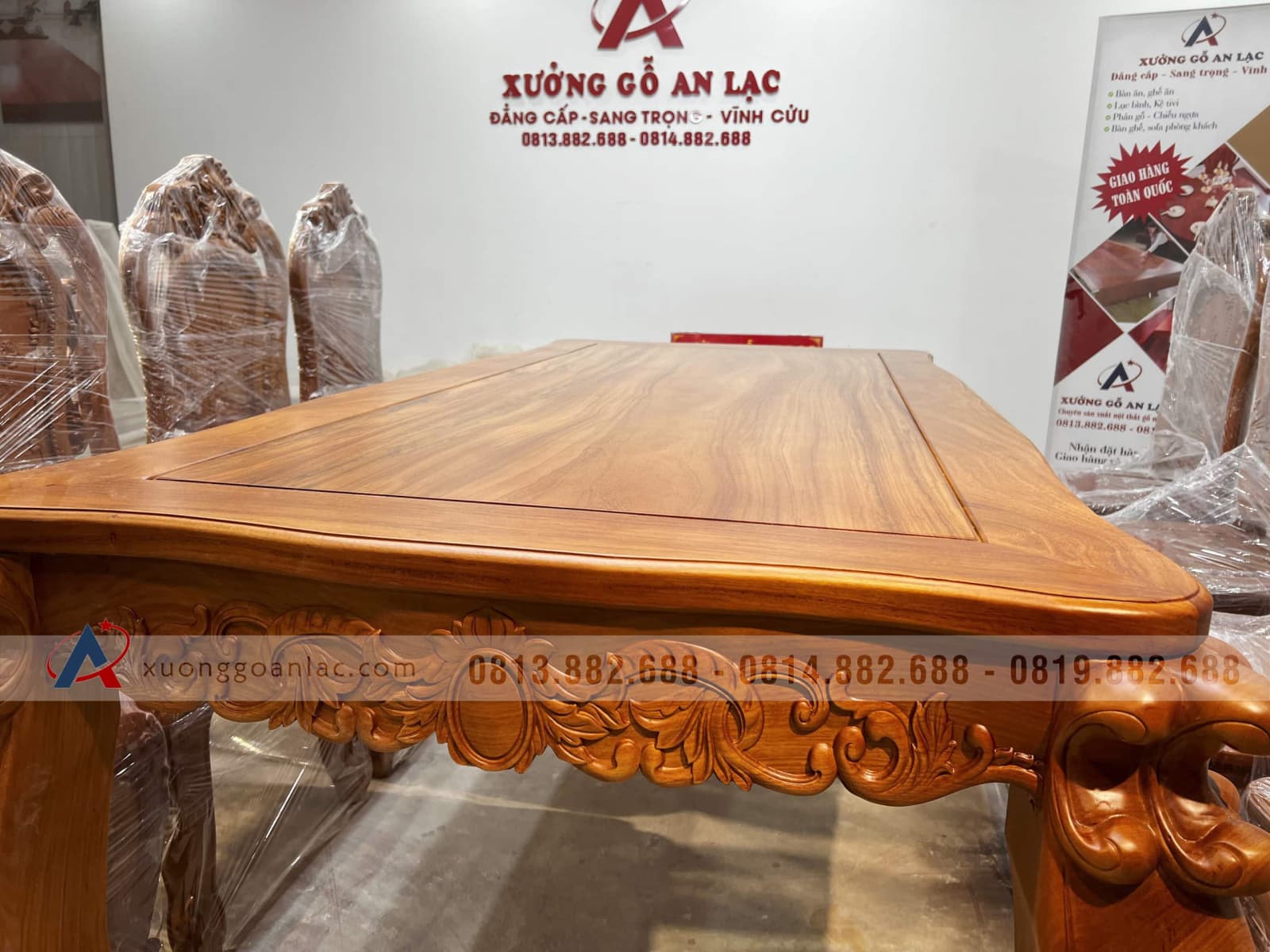 Bộ bàn ăn hoàng gia 8 ghế hồng hạt gỗ hương đá (Anh Quân, Bình Dương) 9 bàn ăn gỗ hương đẹp được ưa thích nhất năm 2022