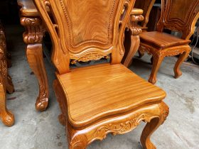 Bộ bàn ăn gỗ gõ đỏ 8 ghế louis hoa lá tây đục hai mặt (Chị Quyên, Hà Nội) 26 ghế ăn louis hoàng gia hoa lá tây gỗ gõ đỏ